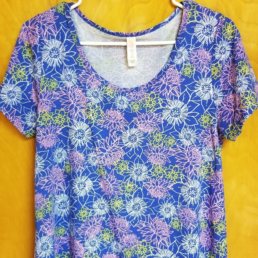 Lularoe Classic Tshirt Small